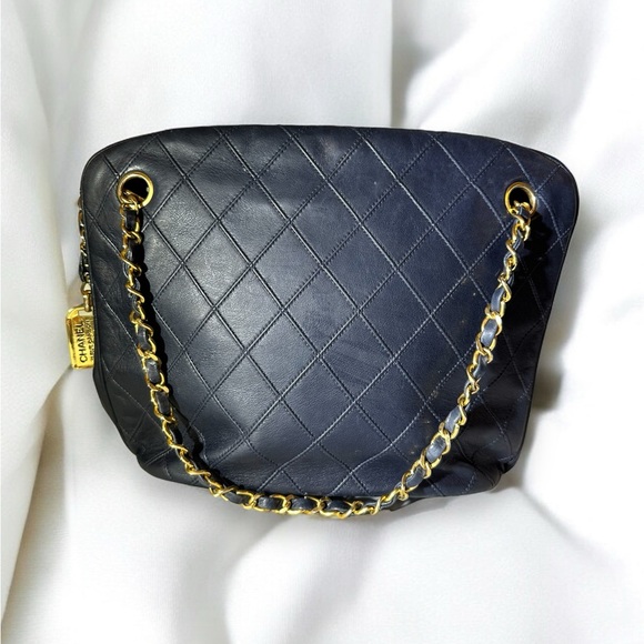 Vintage Chanel Quilted Navy Shoulder Bag - Picture 3 of 9